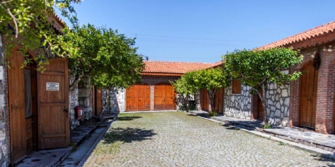 Türkiye’de böyle bir köy olduğunu çoğu kişi bilmiyor! Sır gibi saklanan Yunan köyü: Giriş bile özel izin istiyor 7